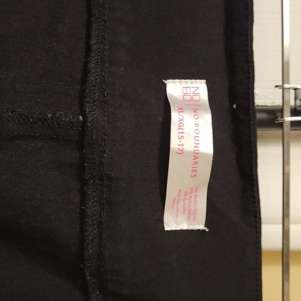 Nice women's No Boundaries black pants - Picture 2 of 3